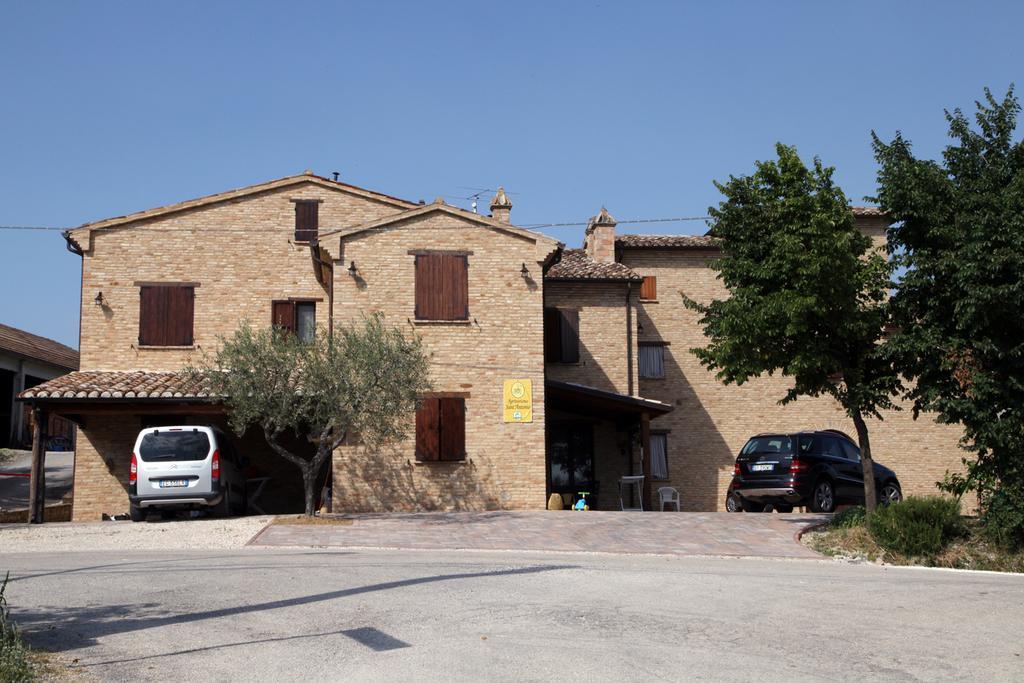 Agriturismo Sant'Antonio Villa Montegridolfo Luaran gambar