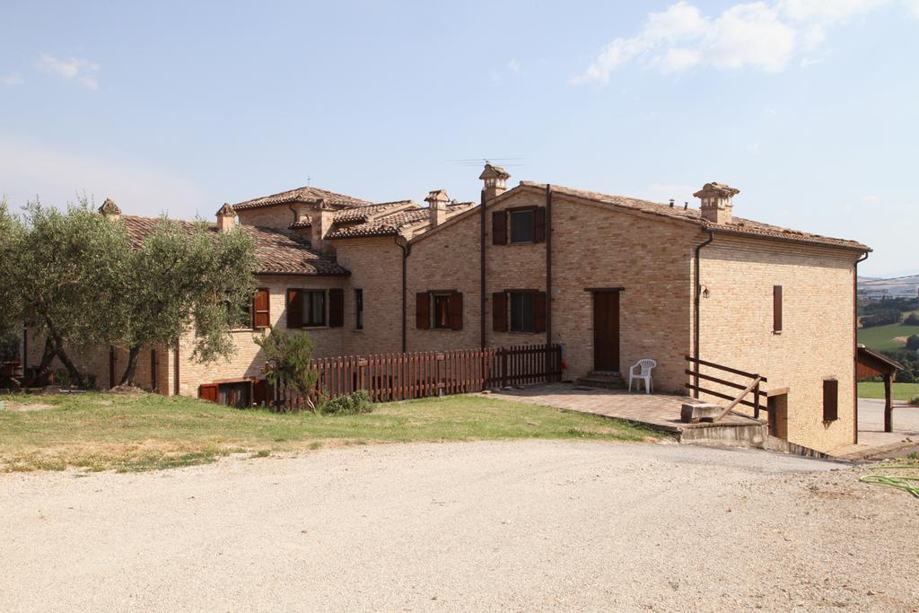 Agriturismo Sant'Antonio Villa Montegridolfo Luaran gambar